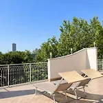Comfort Con Terrazza Solarium Favorita Lejlighed