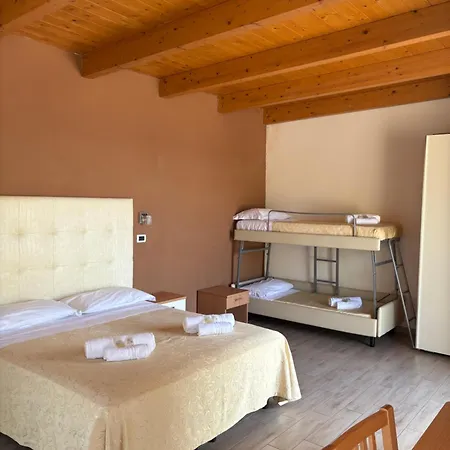 Camere Comfort Con Terrazza Solarium Favorita Apartman