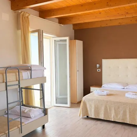 Comfort Con Terrazza Solarium Favorita Lejlighed