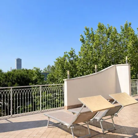 Comfort Con Terrazza Solarium Favorita Apartamento